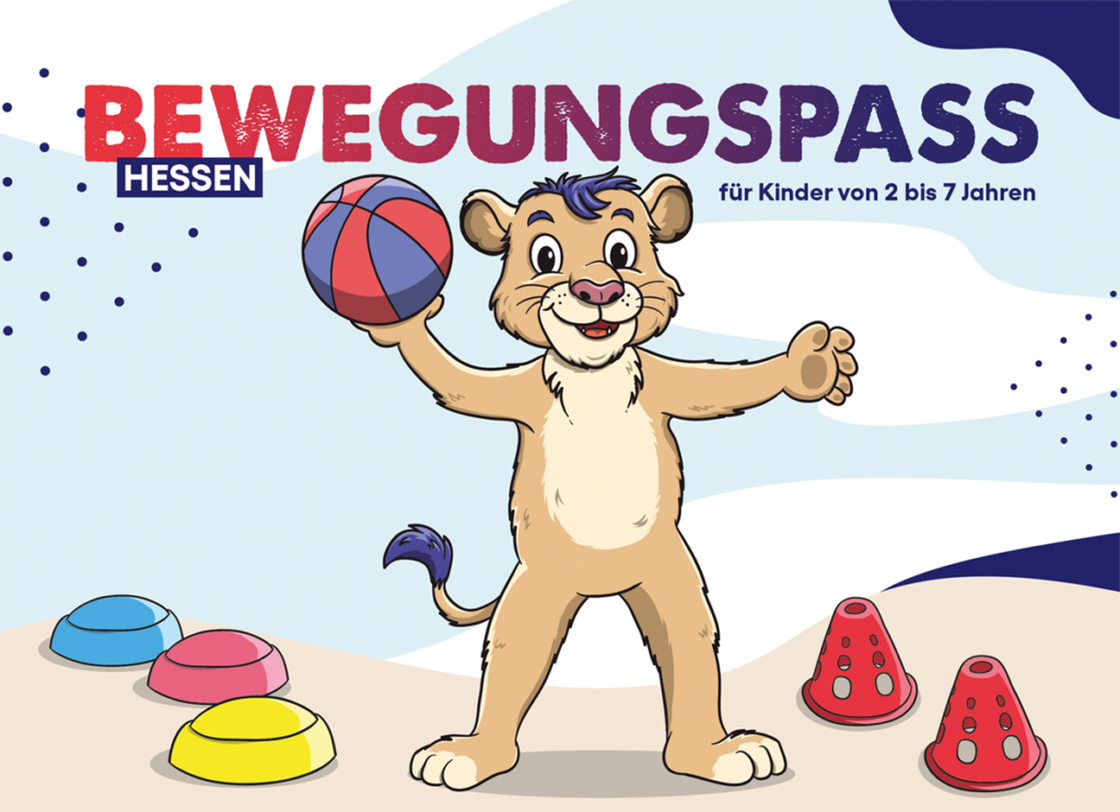 Ein Cartoonlöwe am Strand mit einem Ball, Hütchen und Stapelsteinen
